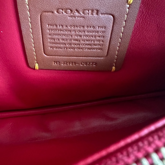 ❤️Coach Pillow Tabby Shoulder Bag 26 ~ Red Apple Leather 🍎 - Picture 10 of 13